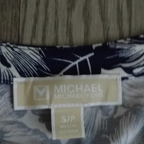 Beautiful dress by Michael Kors 🌟⭐🍀 - Picture 7 of 12